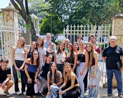   Estudantes do IBMEC visitam Santa Tereza